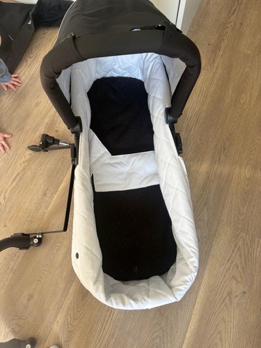 Out about double carrycot v6 - carrycot,